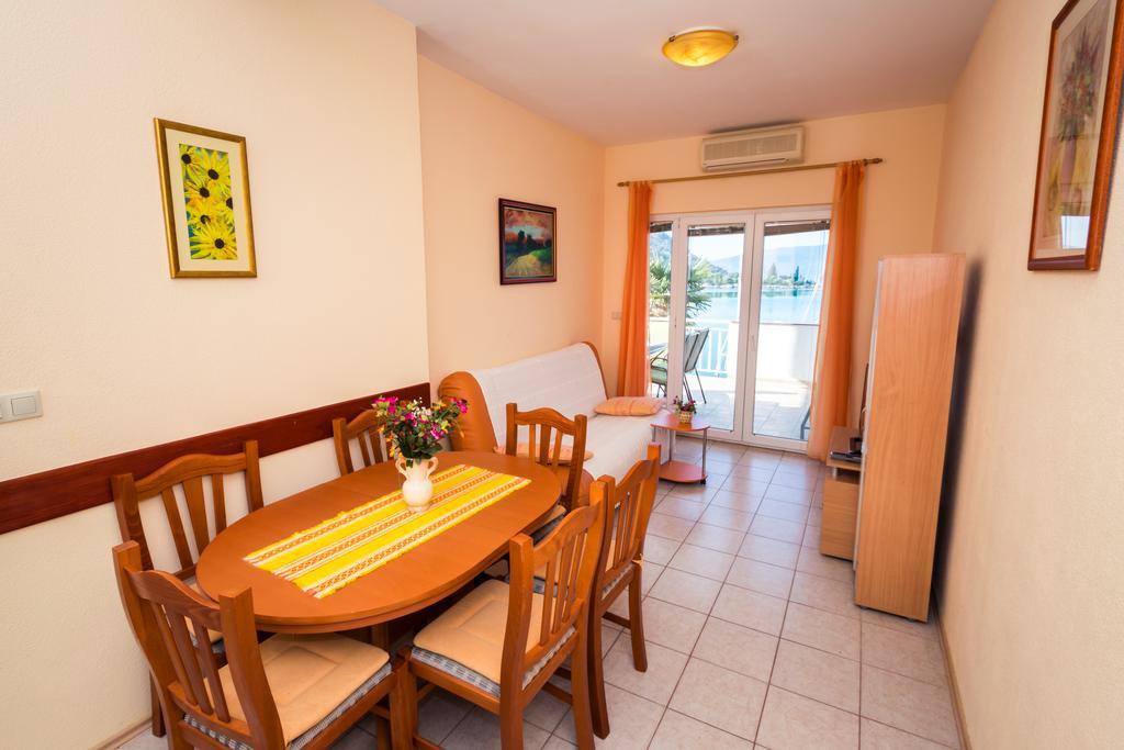 Apartments Galeb Blace Exterior photo