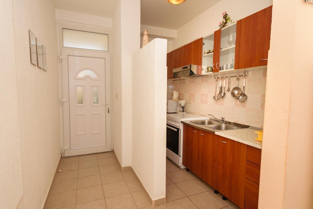 Apartments Galeb Blace Exterior photo