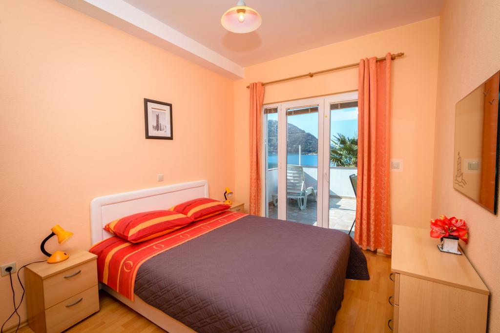 Apartments Galeb Blace Exterior photo