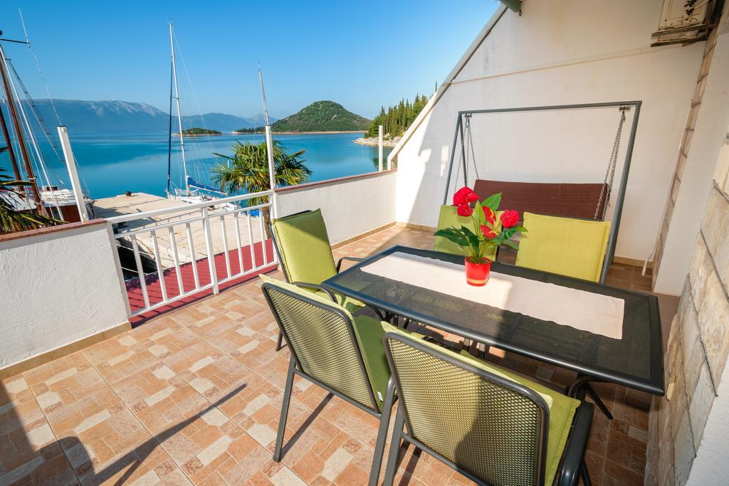 Apartments Galeb Blace Exterior photo