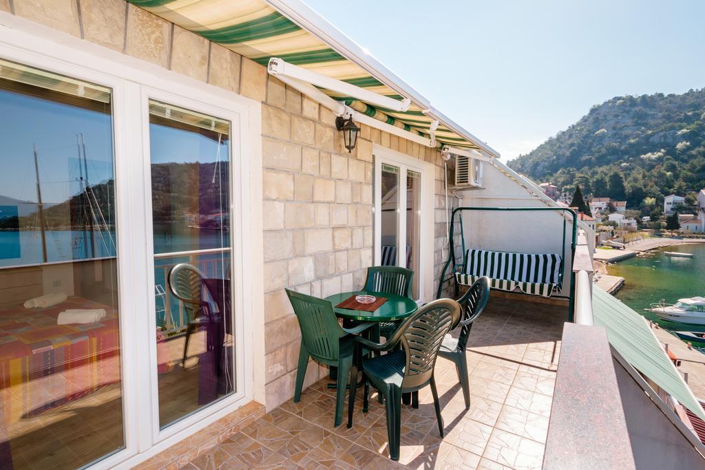 Apartments Galeb Blace Exterior photo