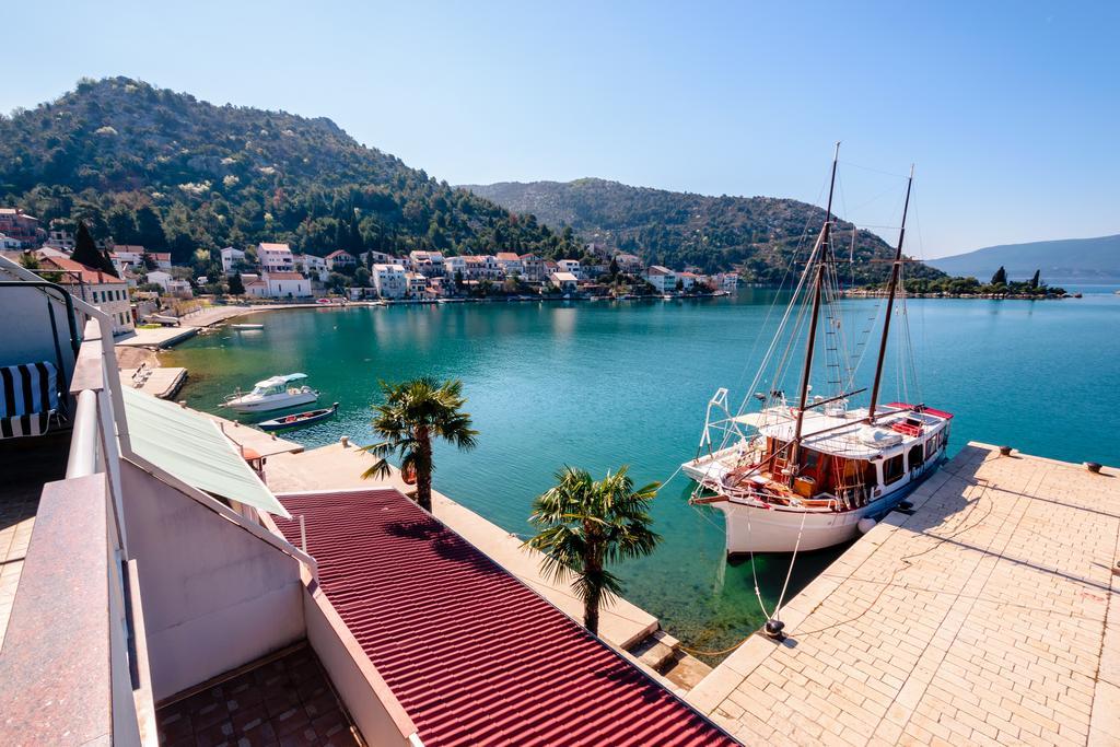 Apartments Galeb Blace Exterior photo