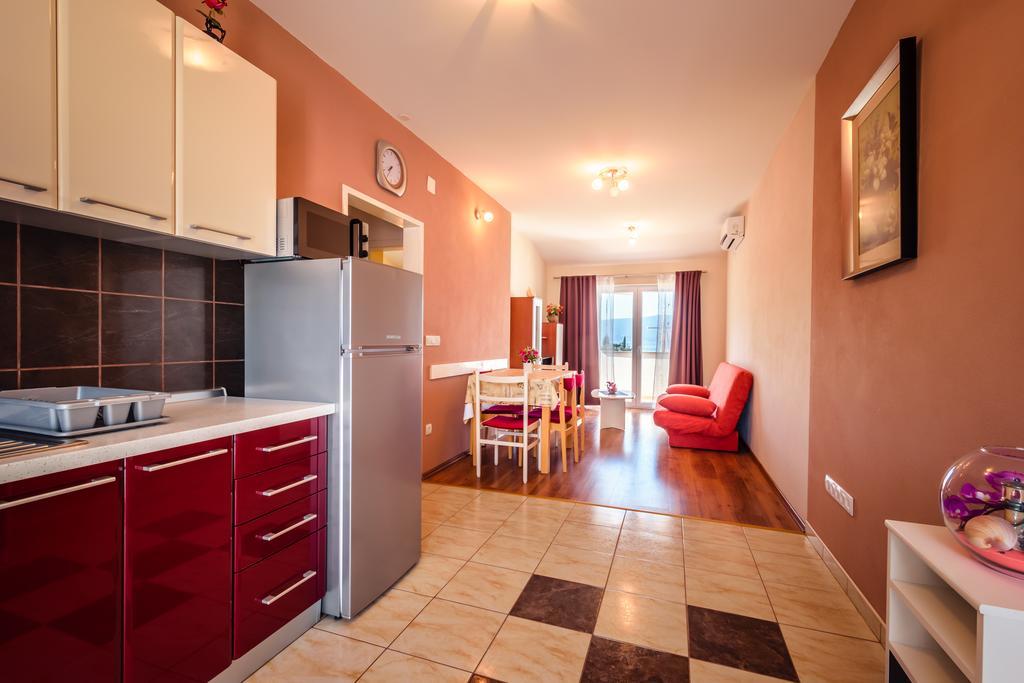 Apartments Galeb Blace Exterior photo