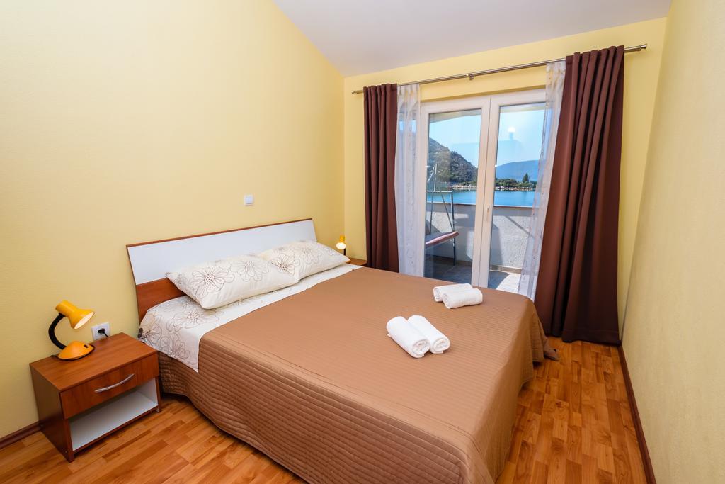 Apartments Galeb Blace Exterior photo