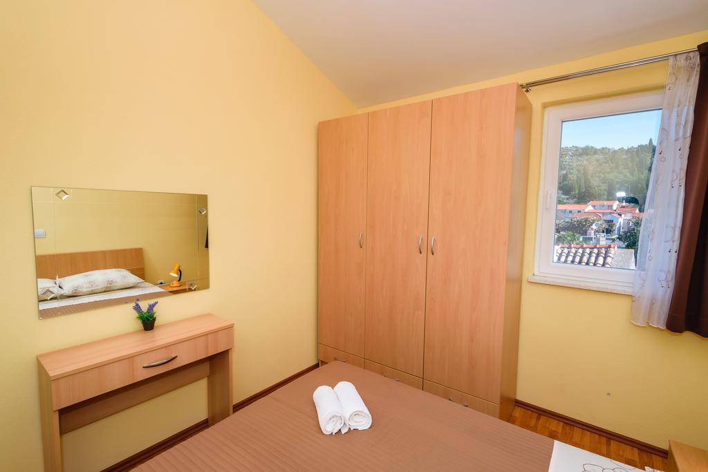 Apartments Galeb Blace Exterior photo