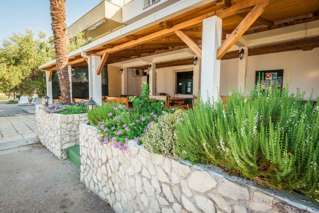 Apartments Galeb Blace Exterior photo