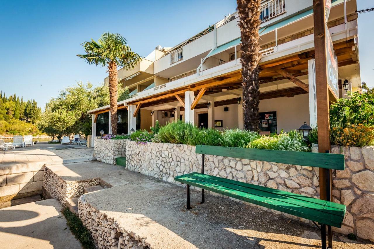 Apartments Galeb Blace Exterior photo