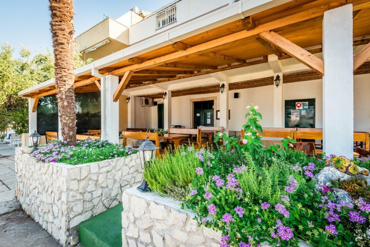 Apartments Galeb Blace Exterior photo